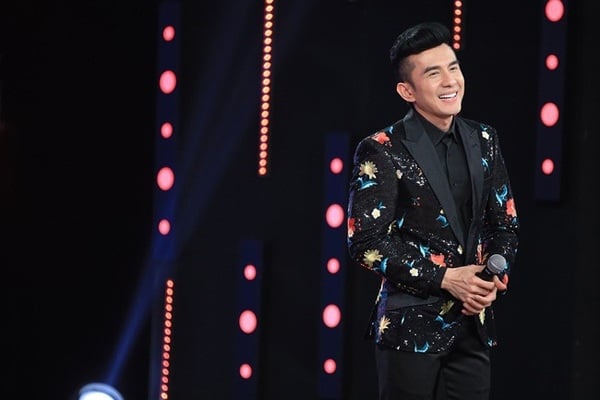 Thanh Duy bật khóc khi gặp Đan Trường trong gameshow.   