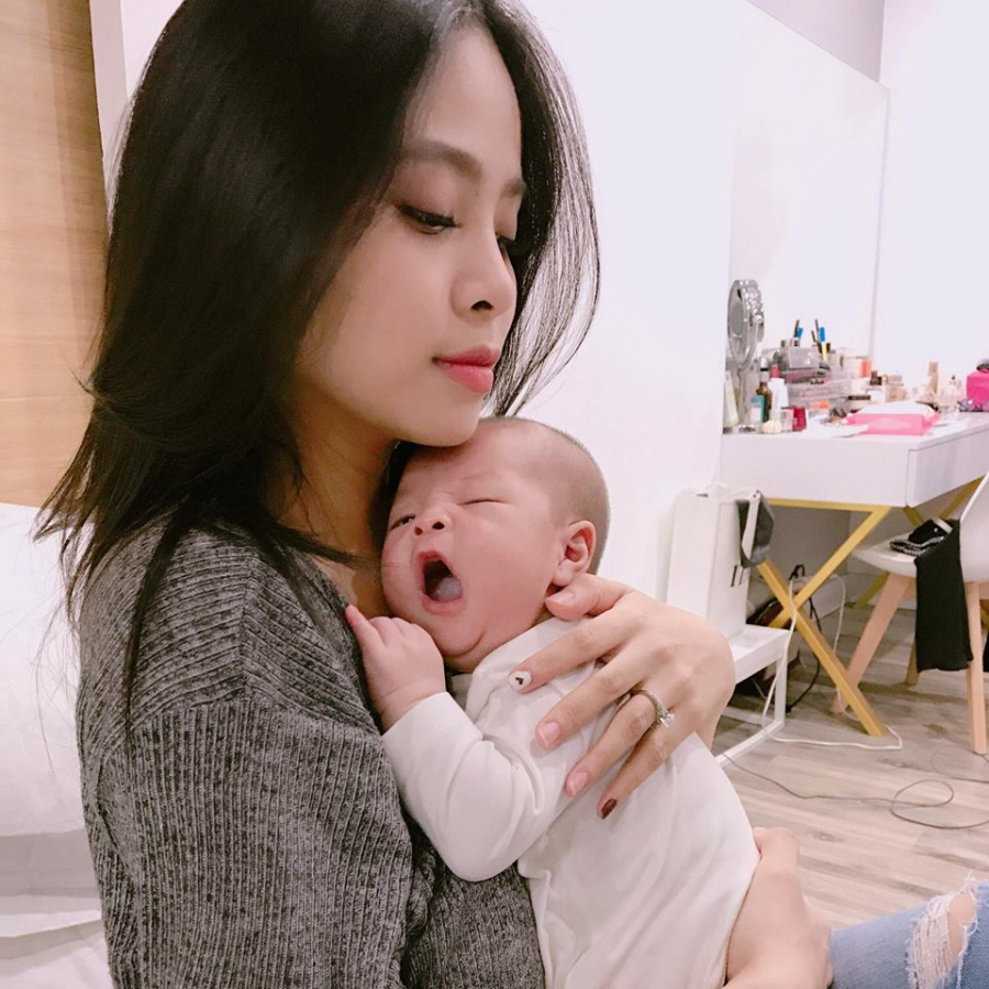 Những giây phút bên con luôn làm cô thấy hạnh phúc nhất