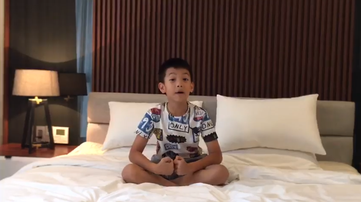 Con trai Cường Đô La và Hồ Ngọc Hà khiến dân tình bất ngờ vì khả năng nói tiếng Anh như gió dù mới 9 tuổi.