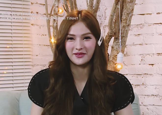 Ca sĩ Thu Thủy góp mặt trên truyền hình trong một chương trình của VTV2.    