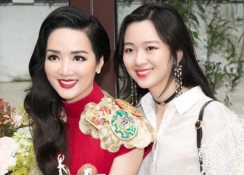 Cô là ái nữ của đại gia bất động sản nổi tiếng Việt Nam và hoa hậu đền Hùng - Giáng My.    