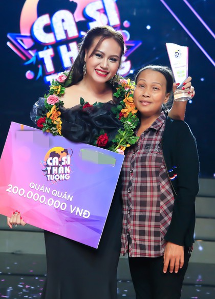 Kim Loan và con gái trong đêm chung kết cuộc thi 