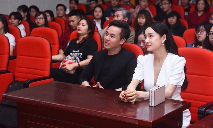 Nhã Phương và Đào Đức Hải dự sự kiện chiếu phim.    