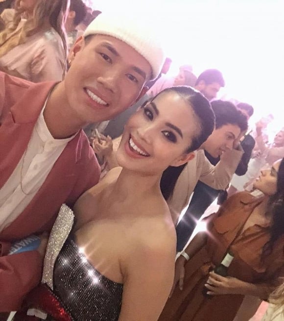 Phạm Hương o ép vòng một căng tràn dự event cùng dàn sao quốc tế tại Mỹ.  