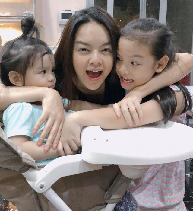 Cô vui vẻ khi làm mẹ đơn thân bên hai con gái