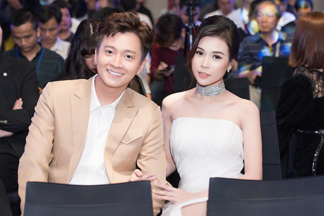  Sam cho biết cô và Ngô Kiến Huy đã là những người bạn thân thiết từ 10 năm trước. Nói về Ngô Kiến Huy, Sam chia sẻ rằng quý mến cậu bạn bởi sự vui vẻ, hòa đồng. Nhưng khi đụng đến công việc là Ngô Kiến Huy lại rất chăm chỉ, nghiêm túc. Thân thiết 10 năm, Ngô Kiến Huy - Sam luôn giữ ấn tượng tốt đẹp về nhau.