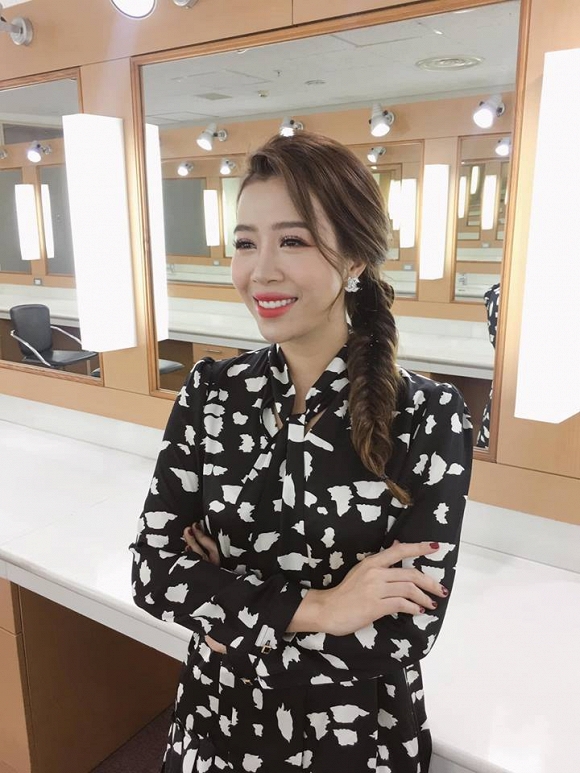 mc-diep-chi-dung-nuoc-can-tay-3-ngoisao.vn-w720-h960