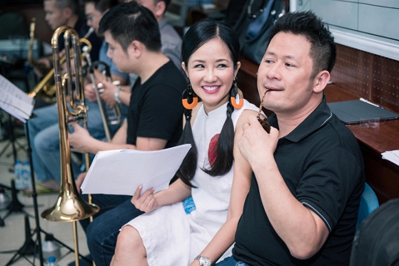 Bằng Kiều thân thiết với Hồng Nhung cả trong công việc lẫn Shbet16 chơi game trực tuyến.    