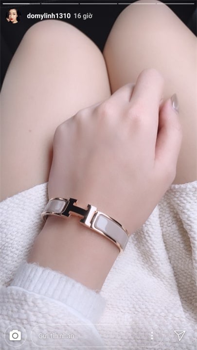Đỗ Mỹ Linh lần đầu khoe hàng hiệu từ sau khi đăng quang Hoa hậu Việt Nam.