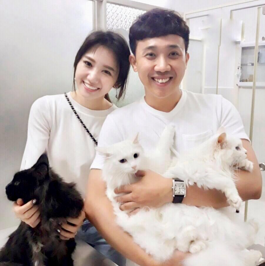 Trường Giang đã vô tình tiết lộ vợ chồng Trấn Thành giàu nhất showbiz, mới mua nhà 15 tỷ bằng tiền riêng của Hari Won khiến dân tình bất ngờ. Trước đó, Trường Giang cũng đã vô tư khẳng định: 