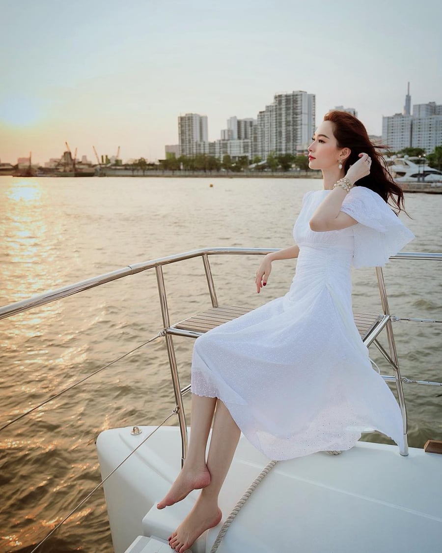 Sắc vóc tuyệt trần của Đặng Thu Thảo sau khi kết hôn và làm mẹ. 
