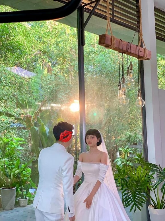 Hiền Hồ đăng ảnh cưới nhưng vẫn quyết định giấu chú rể.  