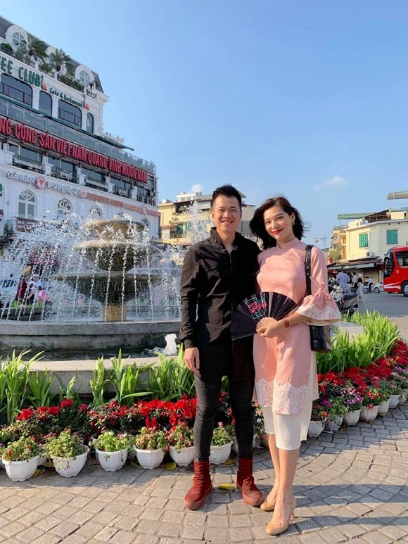 Hiện tại, Huy DX đã ly hôn vợ và sống chung với Lưu Đê Ly    