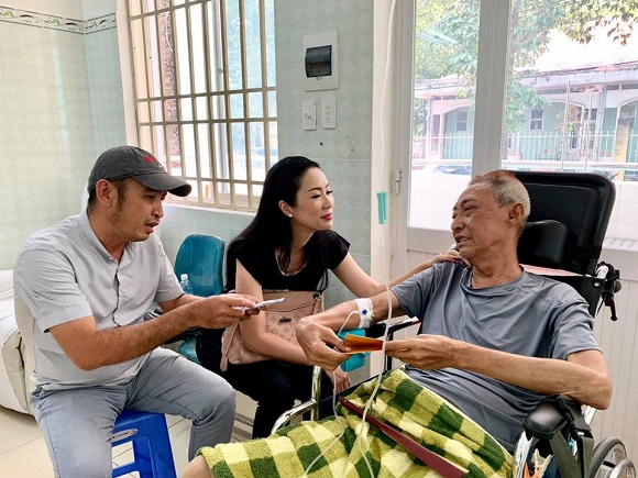 Tình hình sức khỏe của nghệ sĩ Lê Bình đang ngày càng chuyển biến xấu.