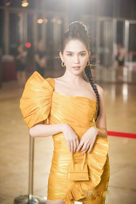 Nhan sắc tuổi 30 của Ngọc Trinh càng thêm phần ngọt ngào và đạt độ chín nhất.