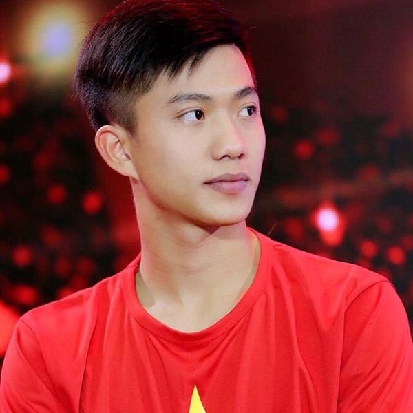 Phan Văn Đức sở hữu vẻ thư sinh hiền lành đã khiến cho bao nhiêu fan nữ “đổ gục”.