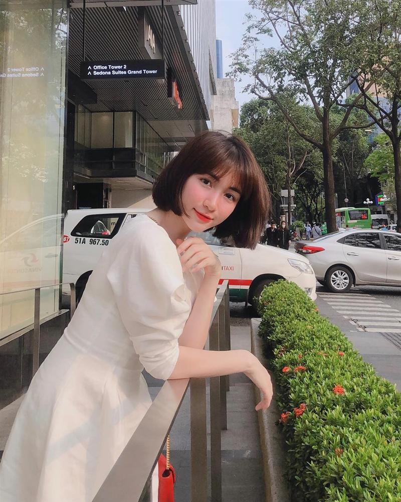 Hòa Minzy hóa nàng thơ trong chiếc đầm trắng và Shbet123 Link Vào ShBet Mới Nhất ngắn trẻ trung.    