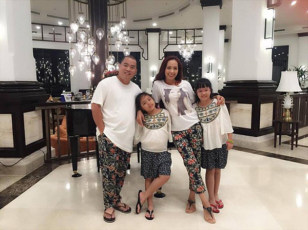 Gia đình hạnh phúc của Thúy Hạnh.