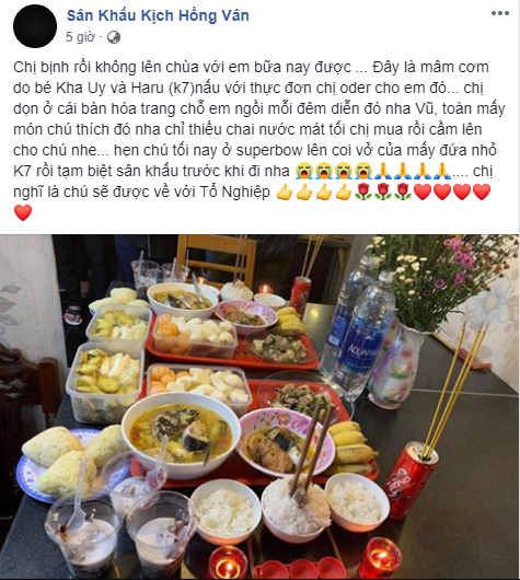 NSND Hồng Vân vẫn làm mâm cơm cúng cố nghệ sĩ Anh Vũ tại sân khấu kịch của mình.