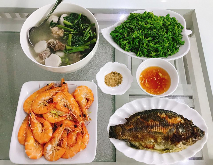 Mâm cơm bổ dưỡng khiến dân cư mạng trầm trồ