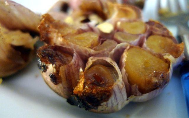 Tỏi nướng giúp kích thích tiêu hóa thức ăn