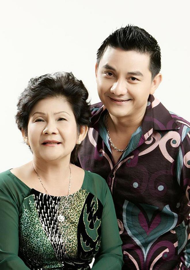 Cố nghệ sĩ sống với mẹ suốt nhiều năm qua và có ước muốn xây lại nhà cho đấng sinh thành.