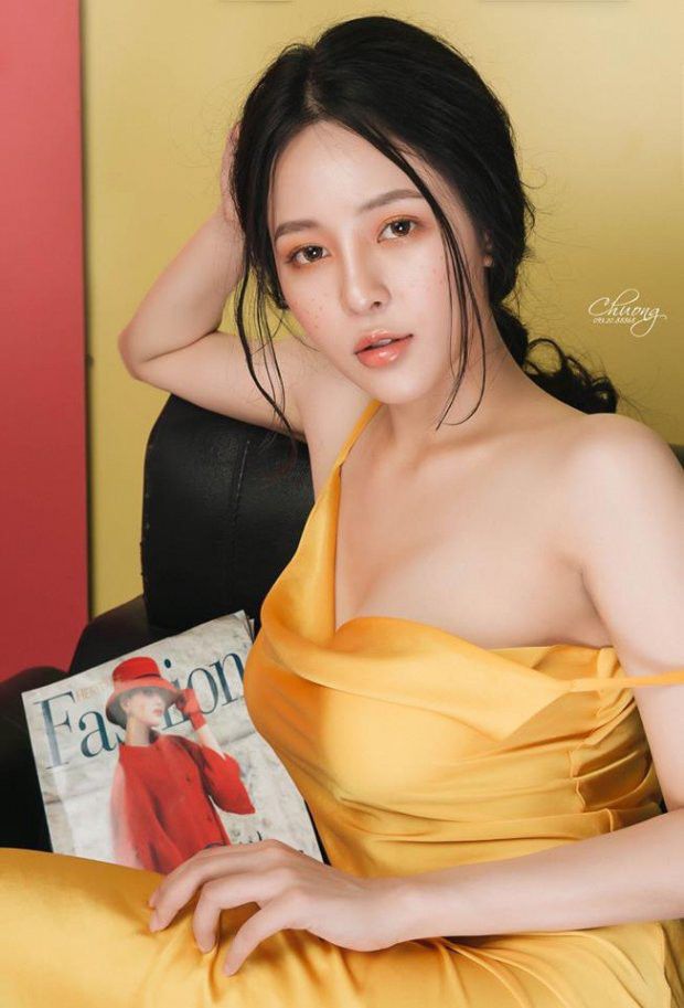 Cô nàng sở hữu vẻ đẹp nóng bỏng cùng phong cách ăn mặc sành điệu.  
