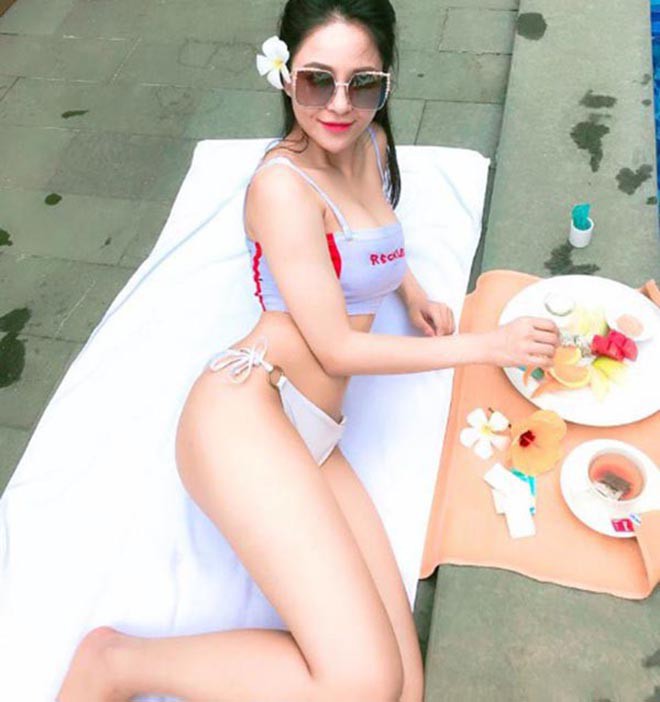 Vẻ cuốn hút của Trâm Anh khi diện đồ tắm.    