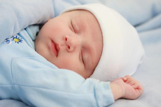 Trẻ cần ngủ đủ giấc sẽ thông minh và phát triển chiều cao tốt hơn