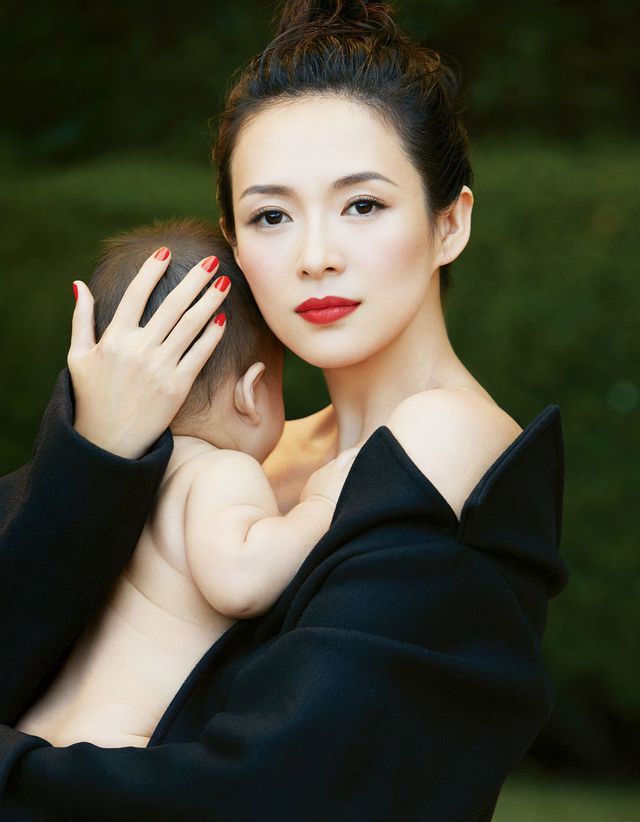 Chương Tử Di sinh đẹp rạng ngời sau khi sinh con