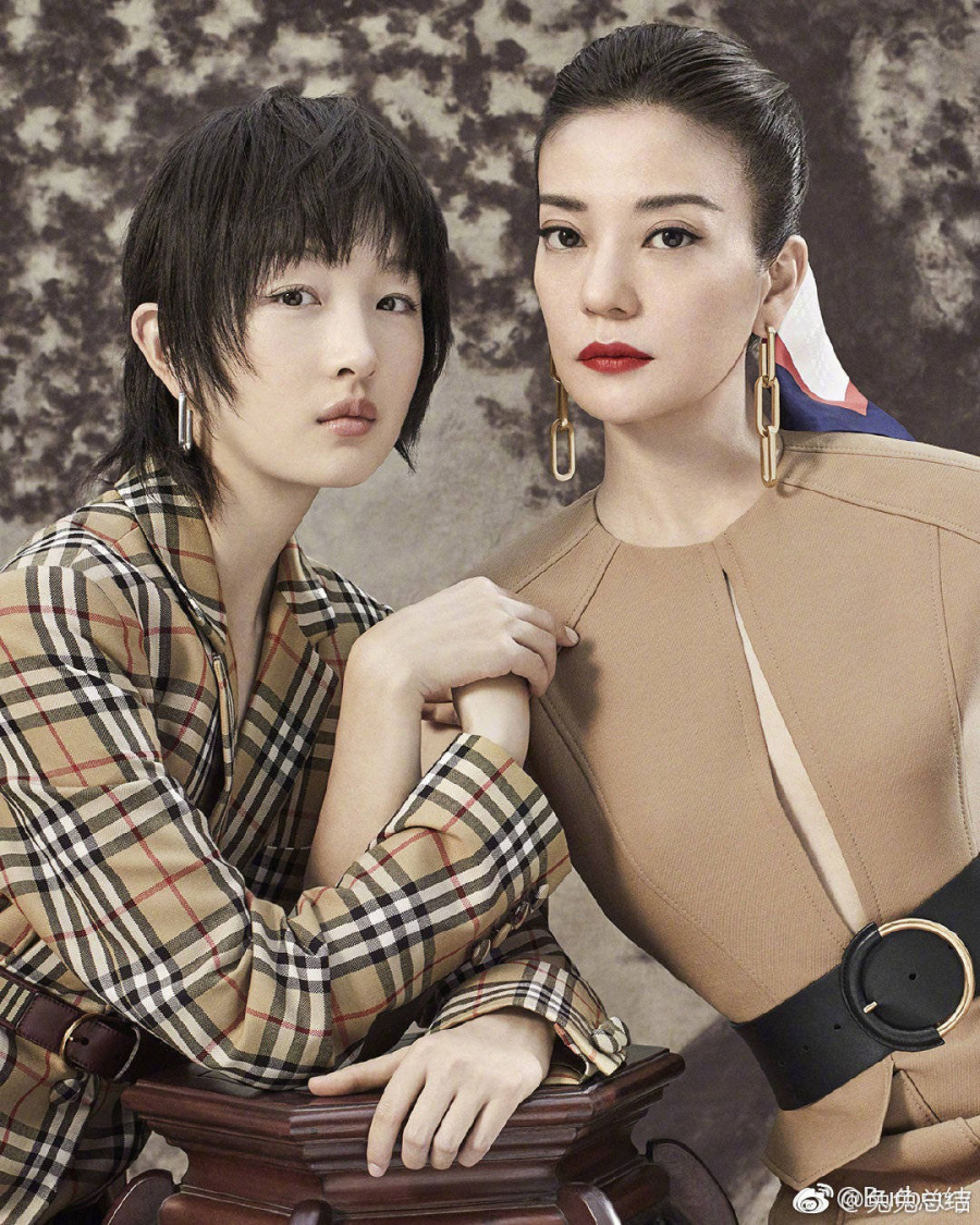 Khi mới trở thành người đại diện cho Burberry, nhiều người cho rằng phong cách cổ diển của nhà mốt đến từ Anh Quốc sẽ không phù hợp với Triệu Vy,    