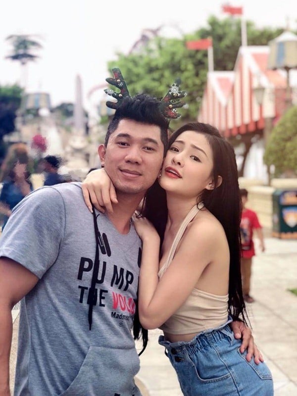 Lương Bằng Quang thừa nhận hiện anh và bạn gái đang trục trặc. Anh cho biết cả hai gặp phải nhiều vấn đề lớn, nghiêm trọng và khó giải quyết, mọi thứ đều hình thành từ thói quen, ý thức và quan niệm sống của hai người. Nam nhạc sĩ cũng cảm thấy quá mệt mỏi khi luôn lo lắng cho người khác rồi nhận ra những hành động, sự hy sinh của mình không được đáp lại công bằng. Theo anh, đây cũng là nguyên nhân phát sinh các mối quan hệ mới. Trước những chia sẻ của bạn trai, hiện phía Ngân 98 chưa có phản hồi nào và trang cá nhân của cô vẫn đang ở trong tình trạng khóa.    