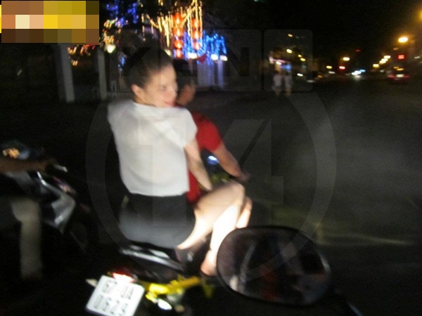 Hồ Ngọc Hà và Cường Đô La vi vu không đội mũ bảo hiểm năm 2015.    