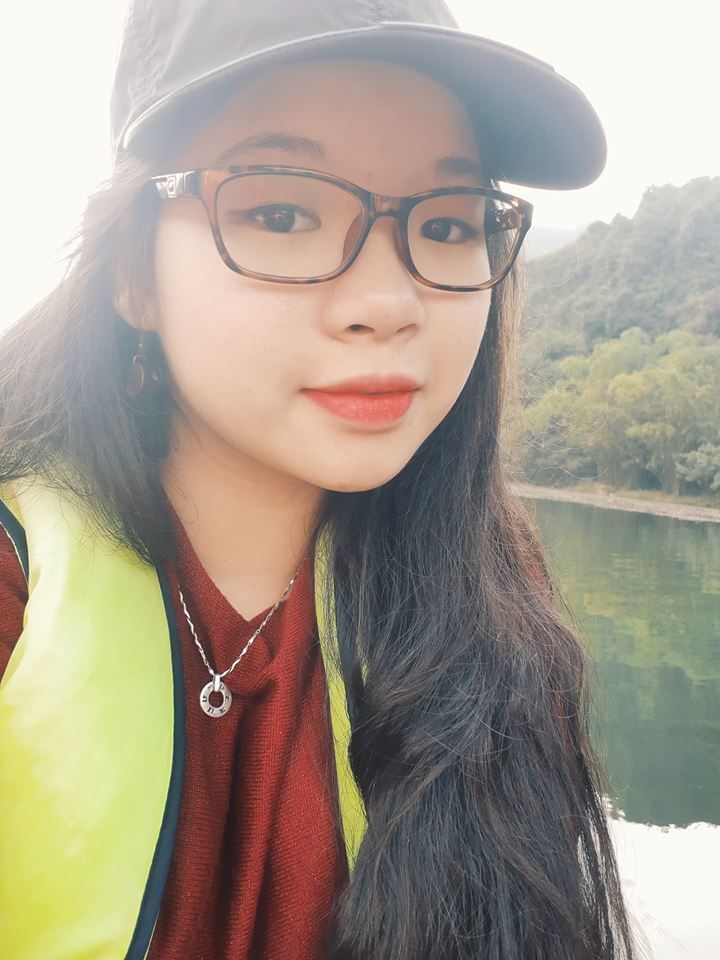 Con gái út của Thanh Thanh Hiền đang ở độ tuổi teen. Cô bé được bố nhận xét là có đam mê nghệ thuật giống mẹ.    