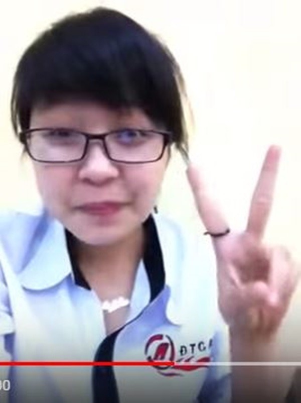 Trước sức ép từ dư luận về nghi vấn từng thẩm mỹ để có khuôn mặt như hiện tại, trong một lần livestream, hot girl World Cup Trậm Anh không ngại khẳng định bản thân đã động chạm dao kéo. Cụ thể, cô thừa nhận từng nâng mũi, làm 4 răng cửa và tiêm botox để có gương mặt như hiện tại.   