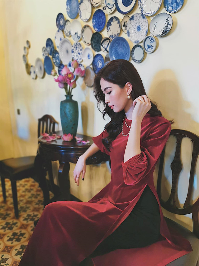 Nhiều khán giả cho biết họ thích cách trang điểm đơn giản trước đây của Thu Thảo hơn vì phù hợp với nét đẹp nhẹ nhàng của cô. Đây cũng là một trong những lần làm mới bản thân của hoa hậu về phong cách trang điểm.  