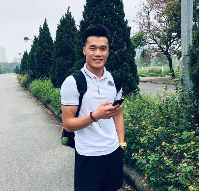 Thủ môn Bùi Tiến Dũng đẹp trai phong độ