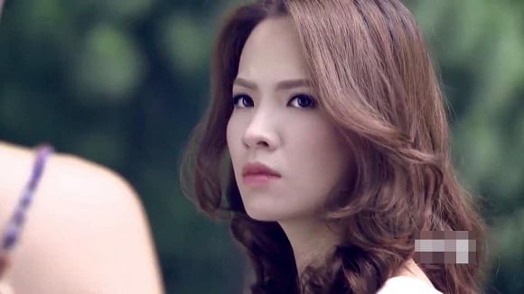 Đan Lê đẹp rạng ngời trên sóng truyền hình