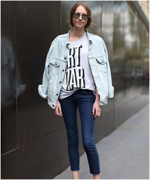 Hoặc là áo khoác denim khoác hờ cho những ngày xuân hơi se lạnh.    