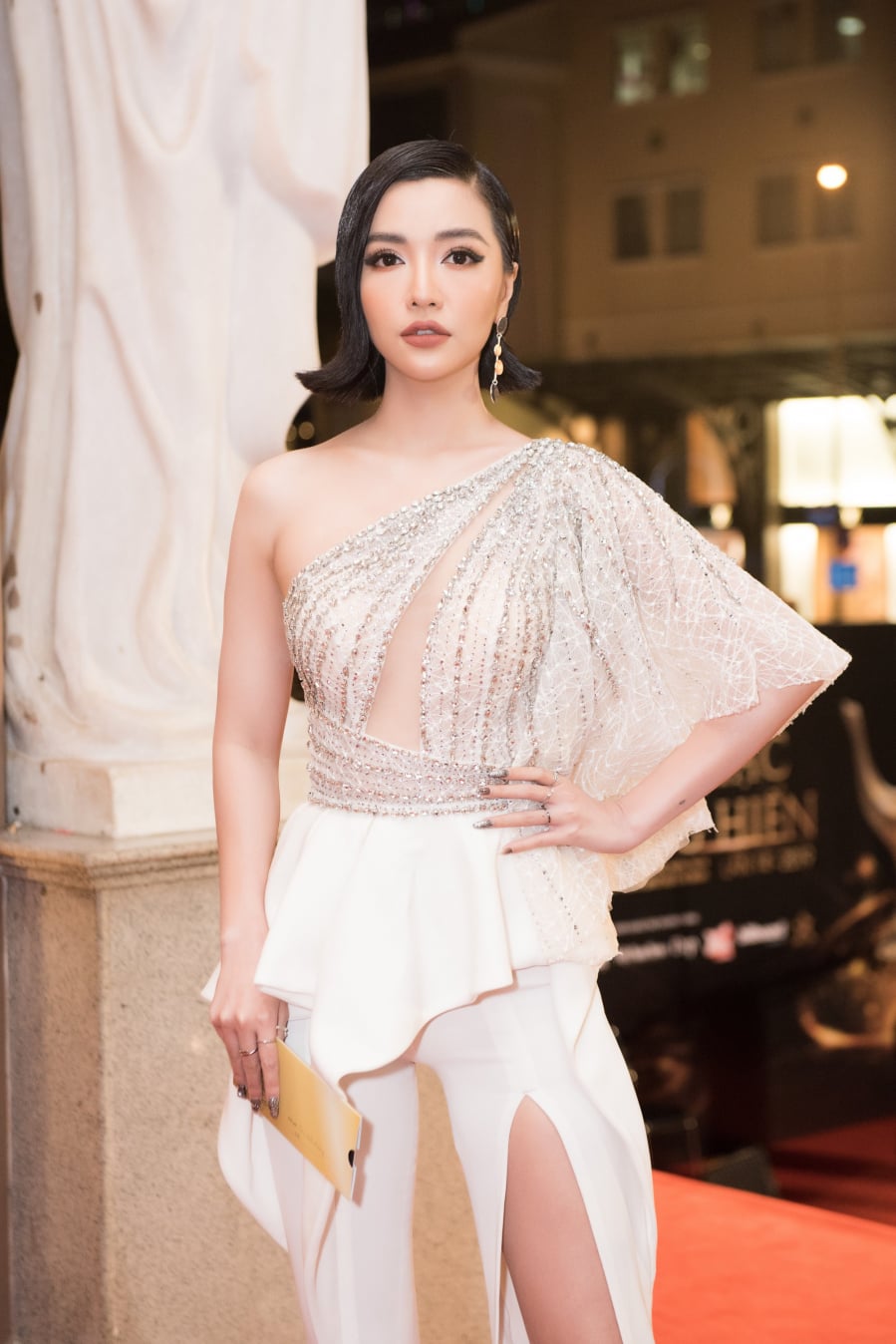 Ca sĩ Bích Phương.    