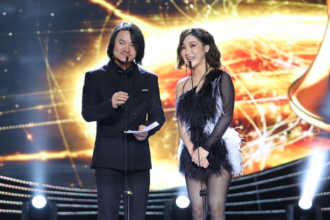 Ca sĩ Hương Tràm từng đoạt giải ở hạng mục 'MV của năm 2018' với MV 'Em gái mưa'. Cô cảm thấy hào hứng được trở lại sân khấu năm nay, cùng đạo diễn Hoàng Nhật Nam xứng tên ca sĩ chiến thắng tiếp theo.    