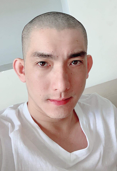 Bảo Duy từng xuống tóc vì bế tắc với khoản nợ hàng chục tỷ đồng.    