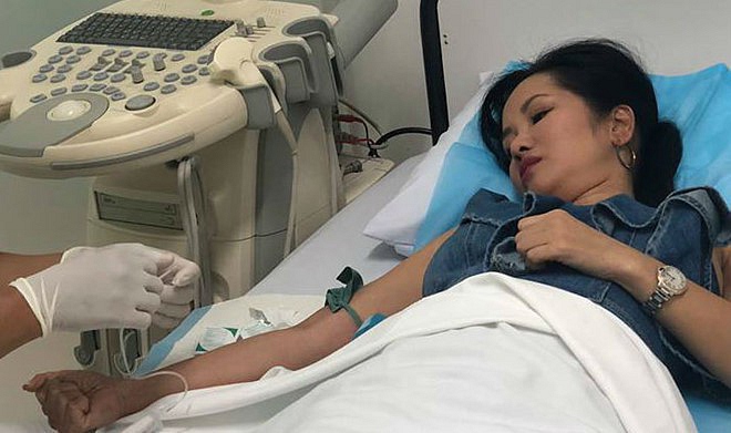 Hồng Nhung nhập viện vì lao lực.