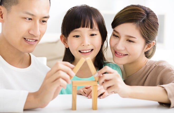 Nên dạy con biết yêu thương người xung quanh