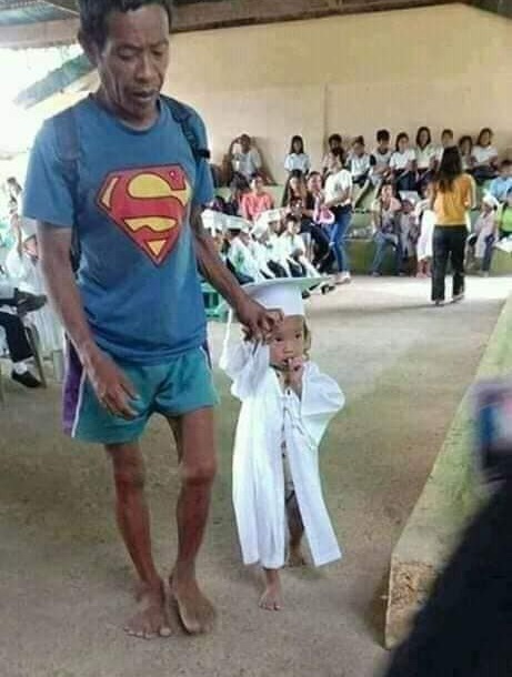Hình ảnh khiến bao người xúc động.