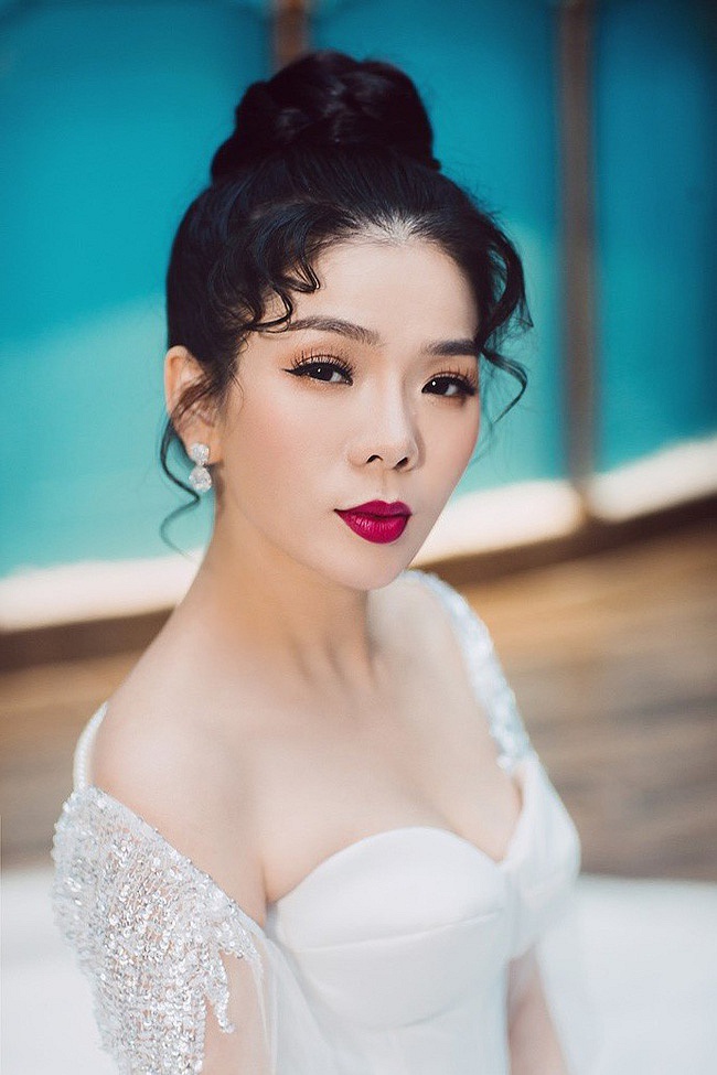 Lệ Quyên phủ nhận 'đá xéo' Đông Nhi thắng giải Cống hiến 2019.