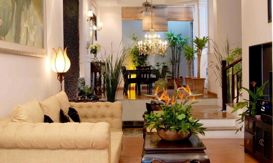 Vốn là người theo đạo Phật, Thuý Nga tập trung trang hoàng chỉn chu các gian thờ tại gia.    