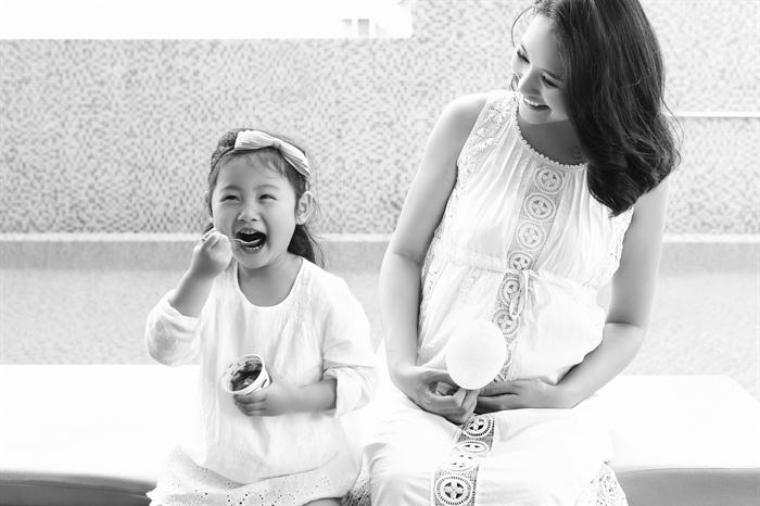 Hoa hậu Hương Giang bụng bầu 6 tháng vẫn cuốn hút