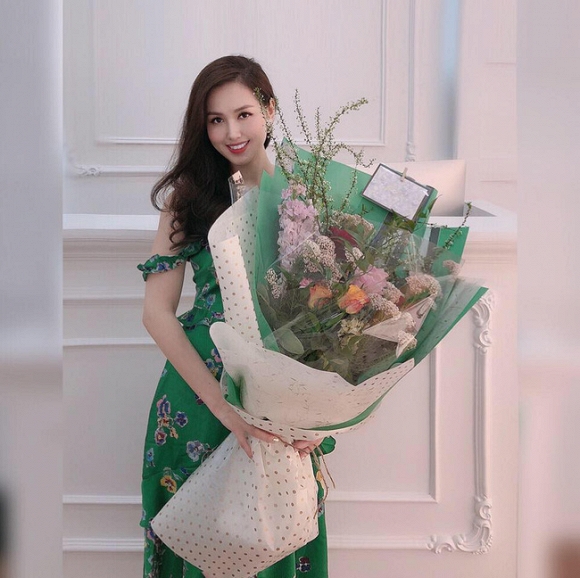 Nhìn vẻ tươi tắn ngọt ngào của Tâm Tít, hội chị em đều ghen tị vô cùng