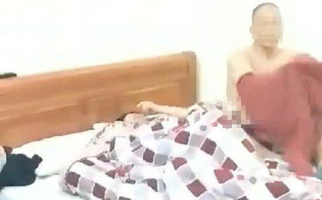 Ông Q. cho biết giữa mình và bà T. là quan hệ đồng nghiệp trong sáng - Ảnh cắt từ clip